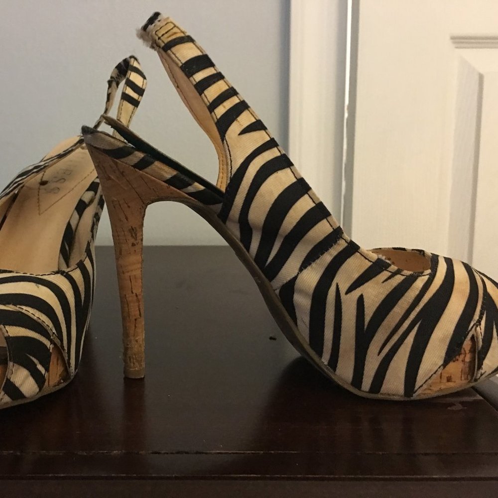 GUESS ZEBRA SANDLES